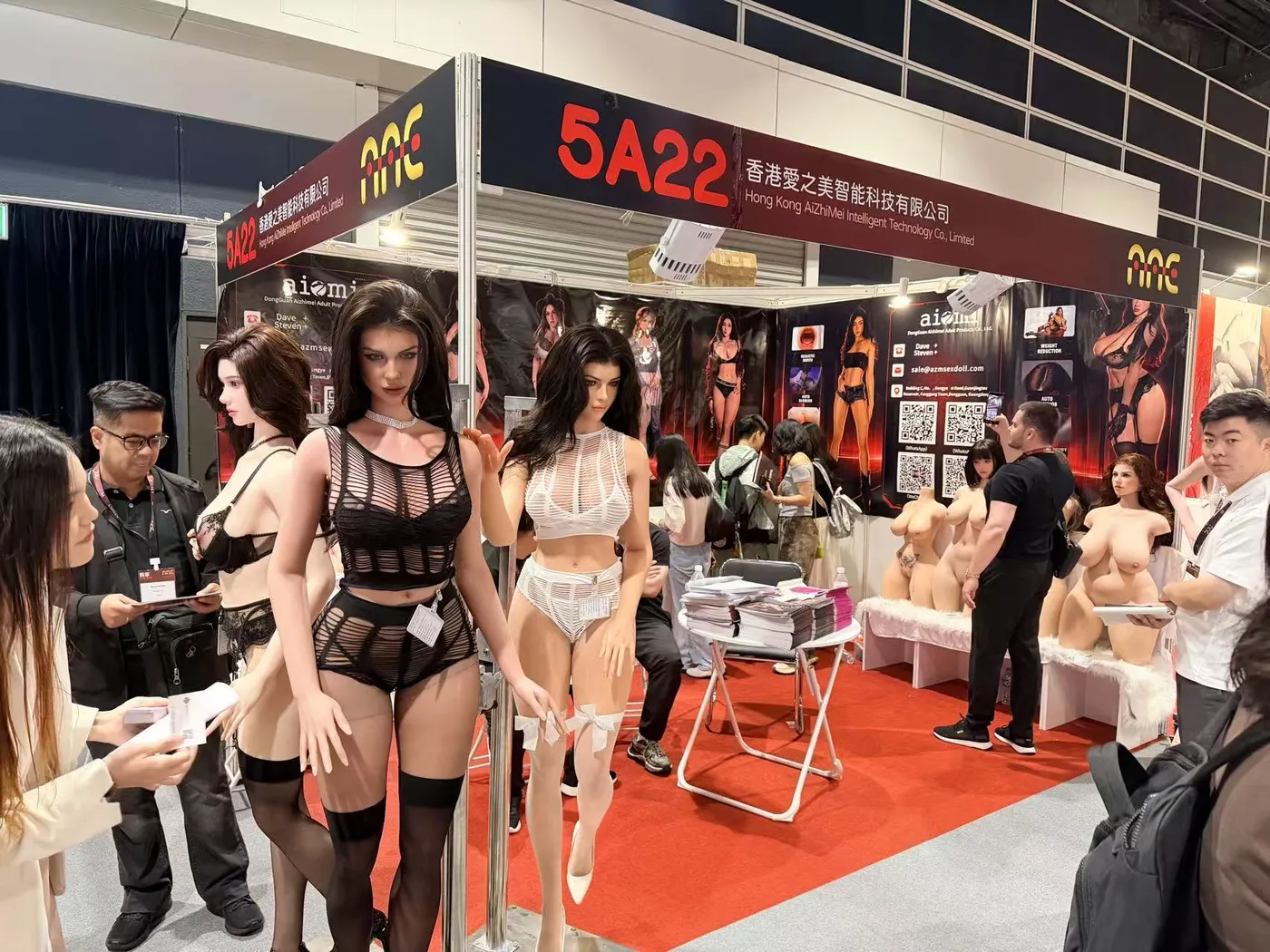Lovmour exhibition display and visitors in Hong Kong
